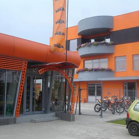 Ferienwohnung Dakar Experience Satu Mare Exterior foto
