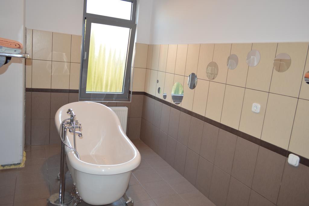 Ferienwohnung Dakar Experience Satu Mare Exterior foto