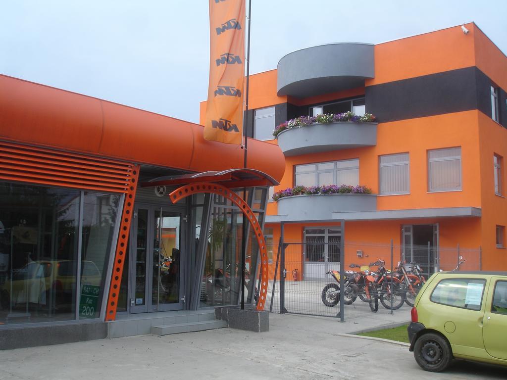 Ferienwohnung Dakar Experience Satu Mare Exterior foto